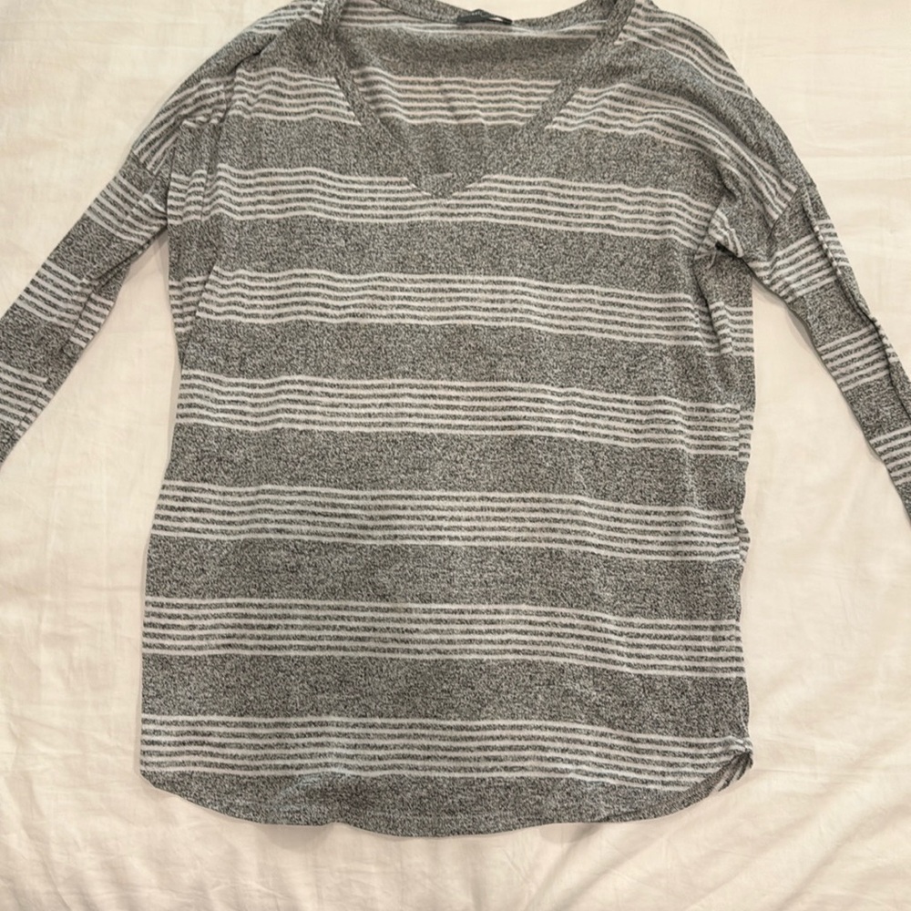 Quarter sleeve striped sweater